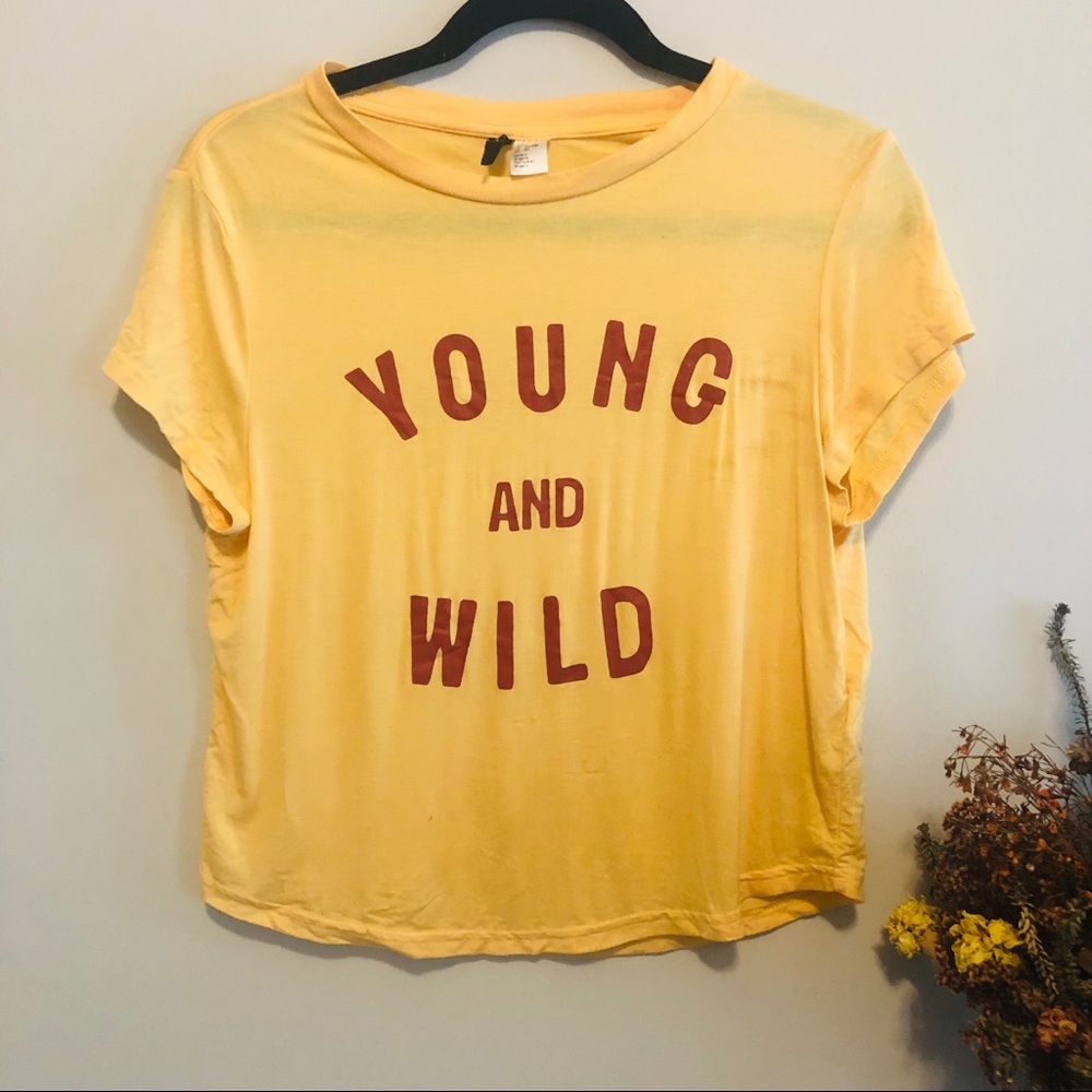 ✌🏼2/$10 | H&M | Yellow Graphic Tee